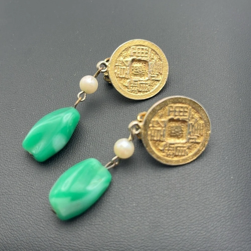 Vintage Kenneth Lane gold tone medallion faux pearl & jade dangly clip earrings - Picture 3 of 13